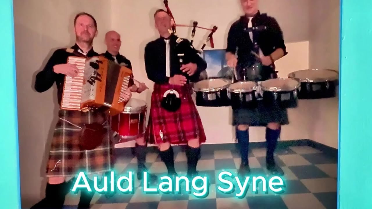 Bagpiping in the New Year with Auld Lang Syne  #auldlangsyne #bagpipes #newyear