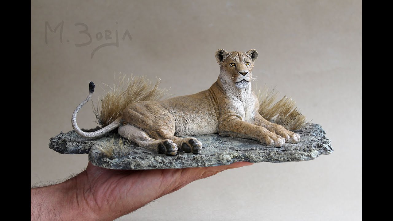 LIONESS SCULPTURE (escala 1:8,5)