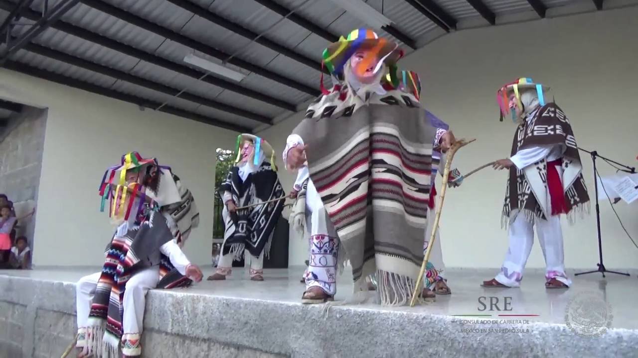 Danza de Viejitos ejecutada por la Compañia de Danza Folklórica Matlacihua, proveniente de México