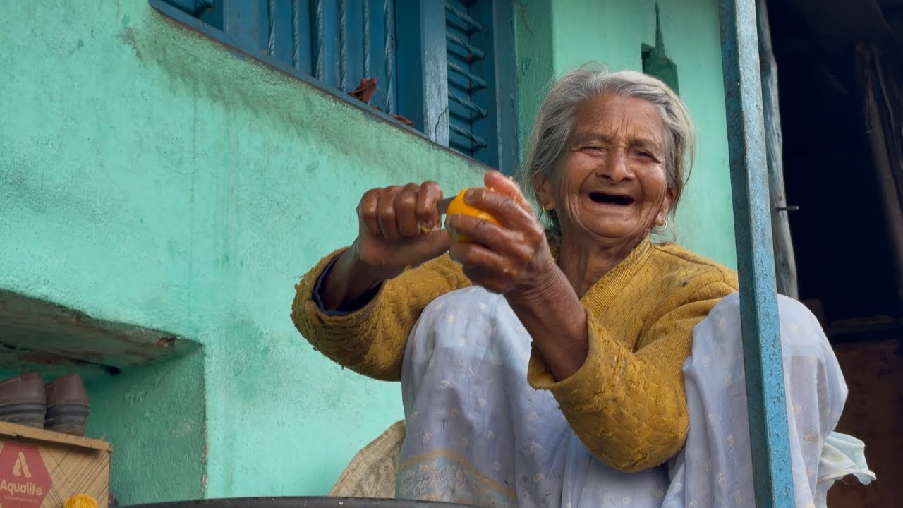 🏠 गांव में बांटे लड्डू 🍬🏔️ Village Celebration with Sweets 😊✨ #Uttarakhand #VillageVlog #Ladoo #dadi