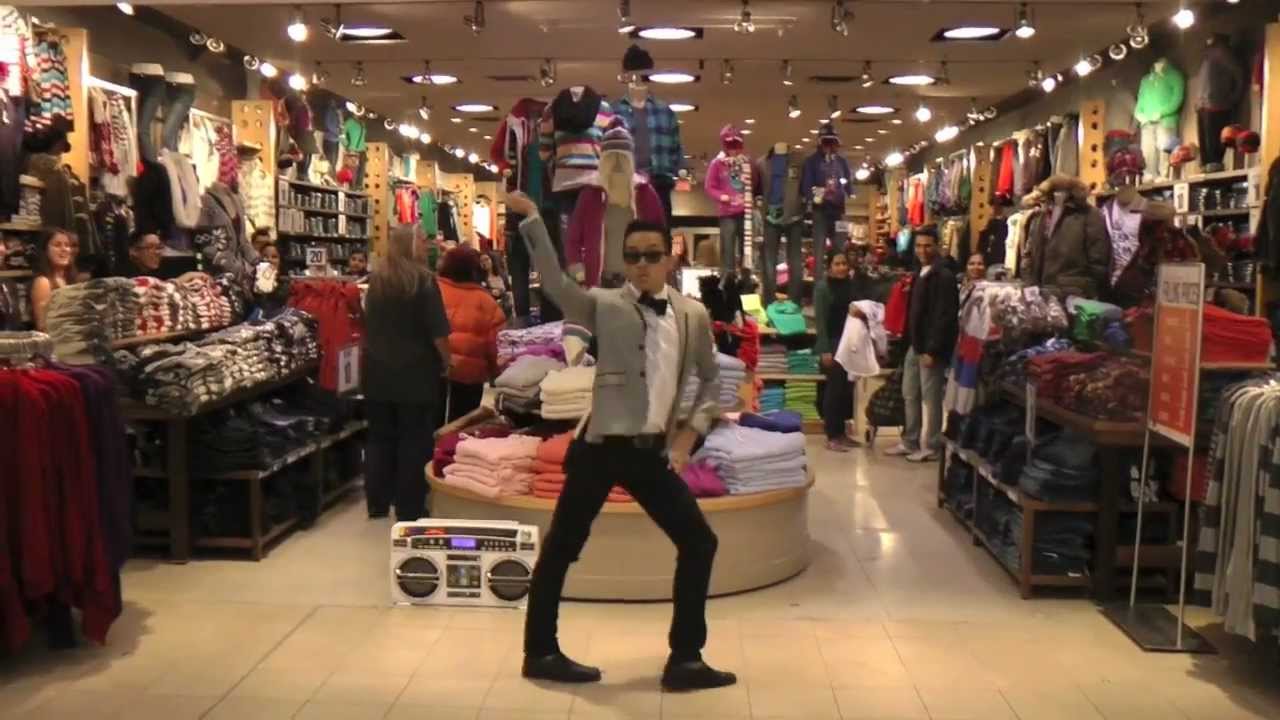 Gangnam Style at the mall!