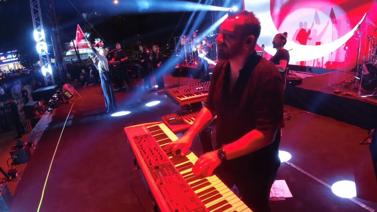 Miraç Çelenk - İzmir Marşı - Gülşen Live Gaziantep 2024 Keyboard Cam