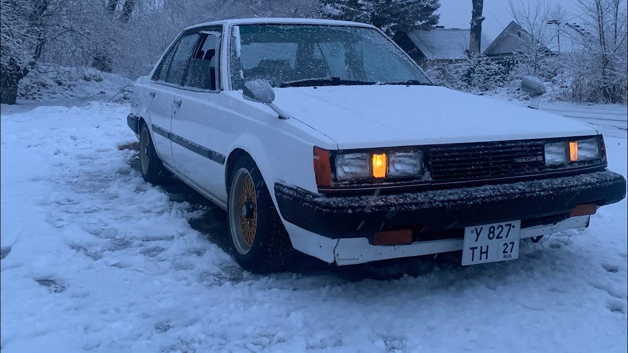 Toyota Carina aa60 1983. Night snow drive.