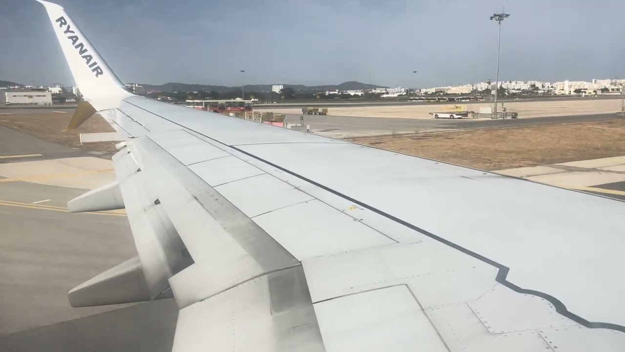 Afternoon take off from Faro Airport on Ryanair 737-800 EI-GXI