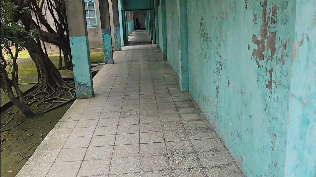 台北市國家人權博物館白色恐怖景美園區拍攝剛剛聽完導覽現在則是自己在晃一下，經過生死門讓人打寒顫因為可是要被拖去槍斃