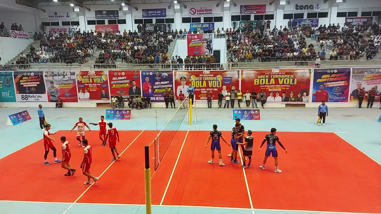 RIVAN NURMULKI Hantam KEPALA ADE BAYOR Di Turnamen Volleybal HUT MOU Helsinki Aceh 2025 Di GOR PCC