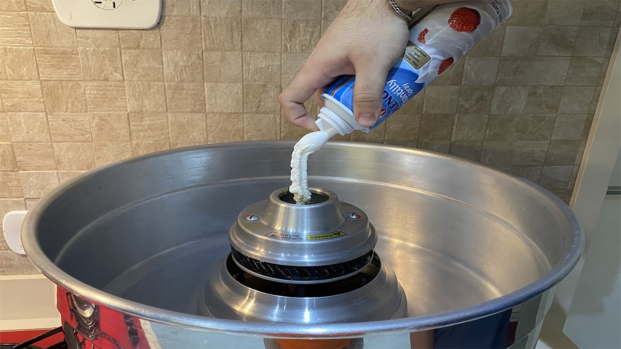 COLOQUEI CHANTILLY NA MÁQUINA DE ALGODÃO DOCE E OLHA O QUE VIROU!!