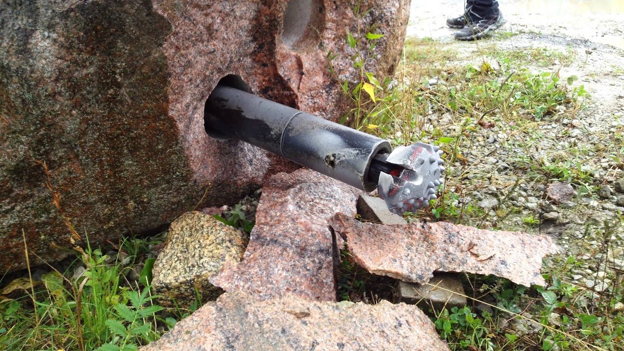 Felsbohrung mit dem Drucklufthammer TERRA ROCK