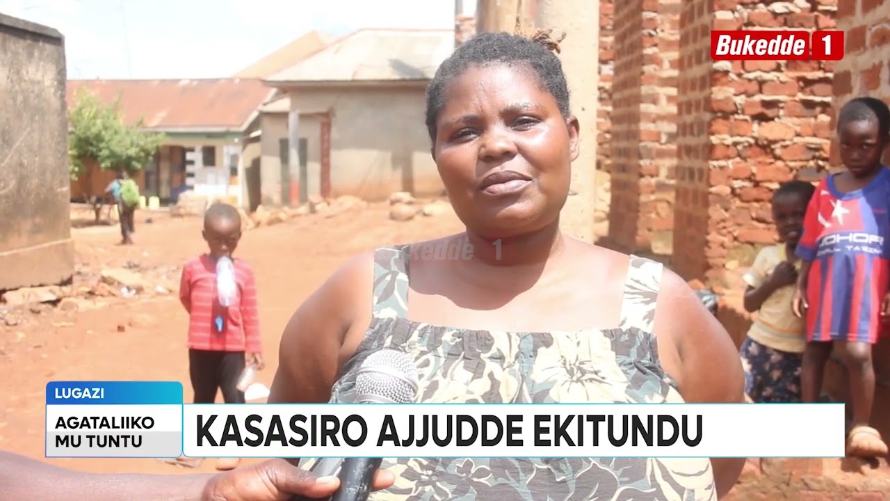 Abatuuze balaajana lwa kivundu ekiva ku kasasiro ajjudde mu kitundu