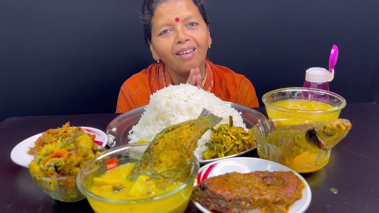 BIGBITES,EATING RICE WITH DAL,SUTKI CHINGRI BADHAKOPI,KATLA KALIA,SORSHE PARSHE,TELAPIA CURRY,।।