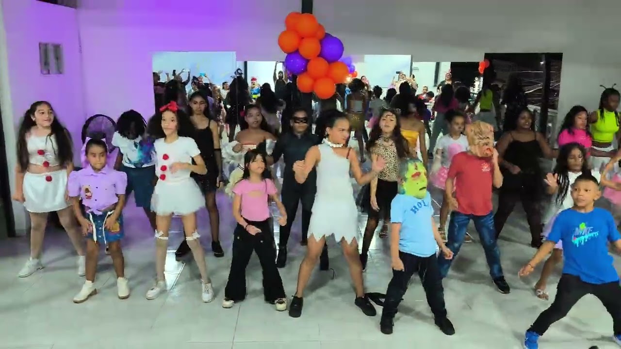 Alma latín show fiesta de halloween 2025 