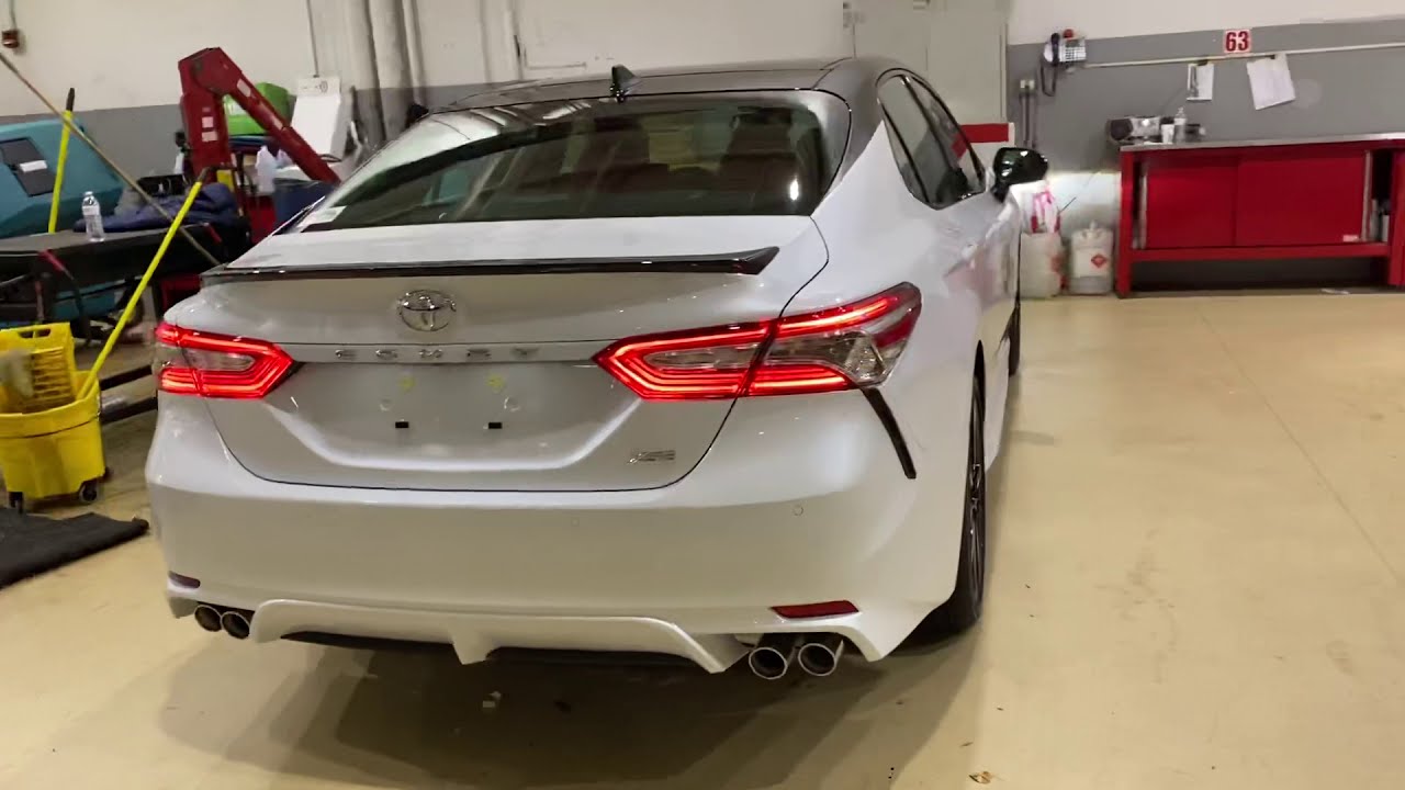2020 Toyota Camry XSE 2 tone Blizzard Pearl and Black with Red leather interior