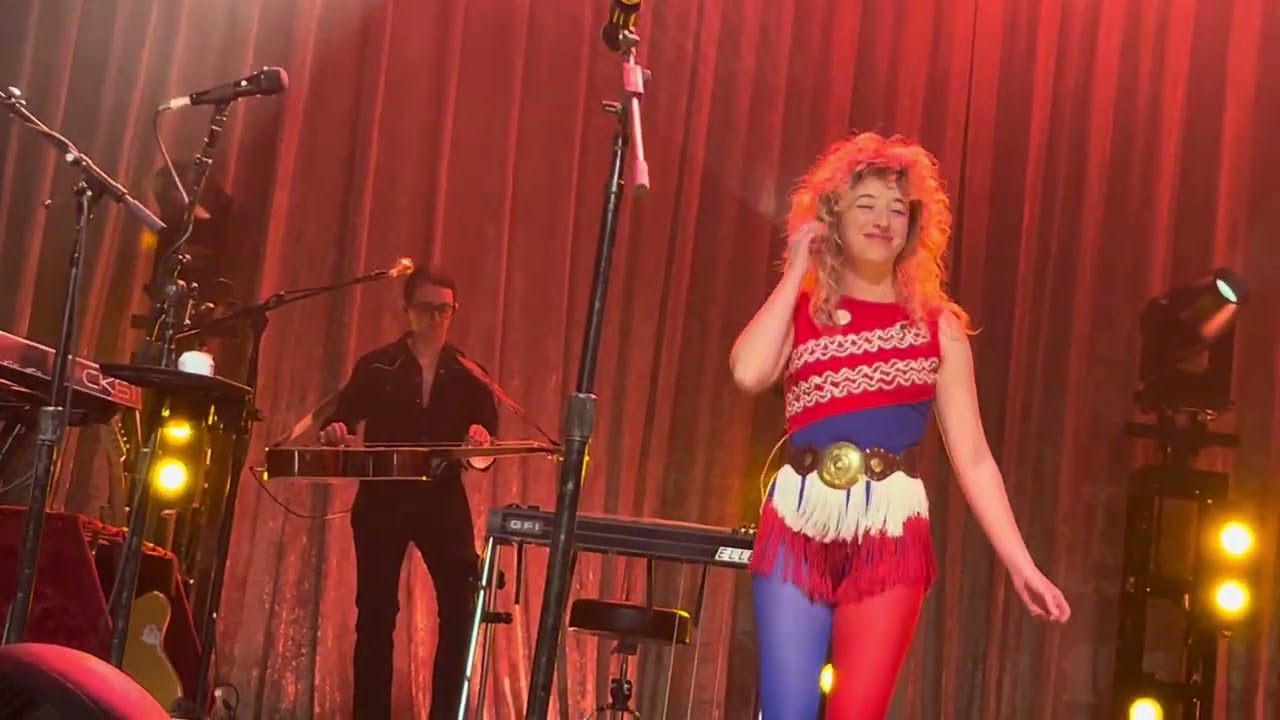 Molly Tuttle - Crooked Tree - feat Meels at Fonda Theater Los Angeles 12/11/25 Live Bluegrass