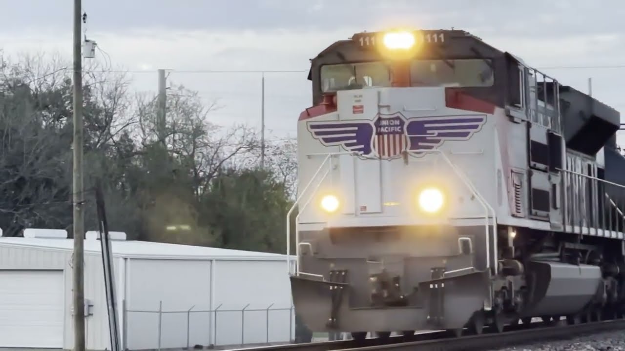 Railfaning Alvin Tx ft up SD70M BNSF auto rack train  up 1111 leading And more #virtualrailfan #bnsf