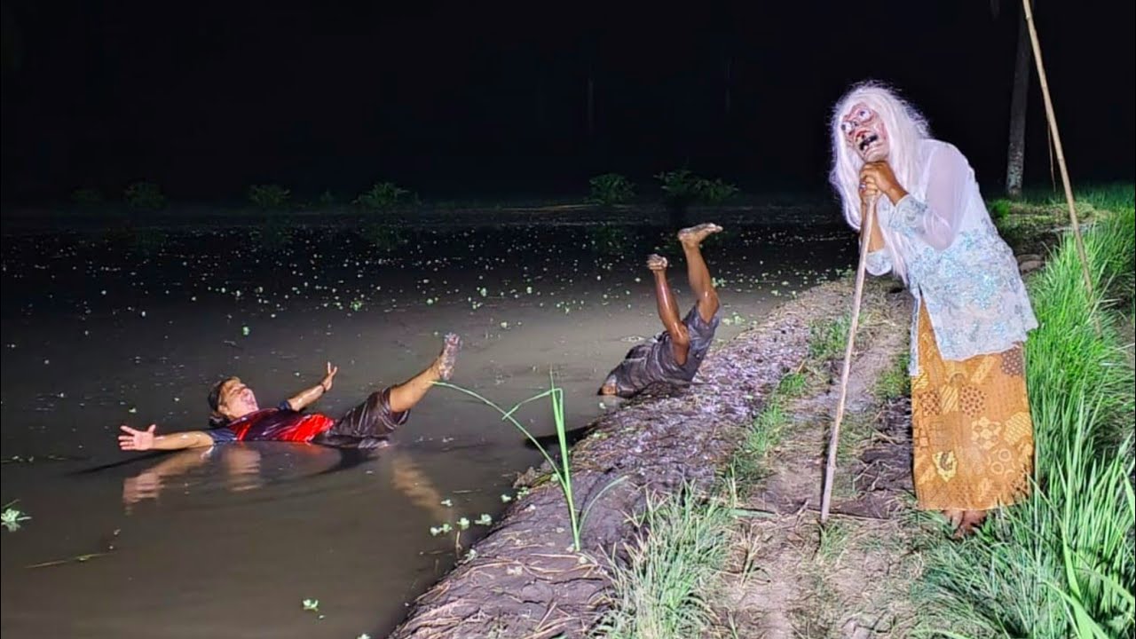 Nenek Gayung Tak Sadarkan Diri || Niat Baik Berujung Celaka || Prank Paling Lucu Se Indonesia