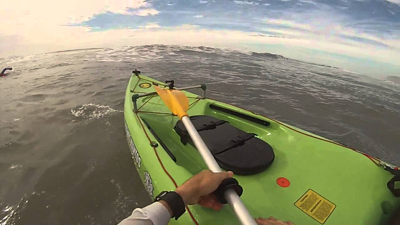 Tutorial, entrada complicada al mar con caída y reingreso al kayak!!!!