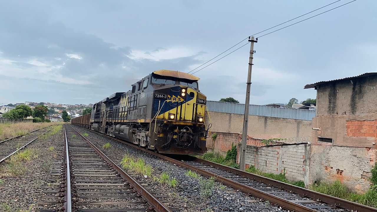 Alta velocidade ‼️ acompanhe o trem de minério vazio da Mrs logística passando em Juiz de Fora mg