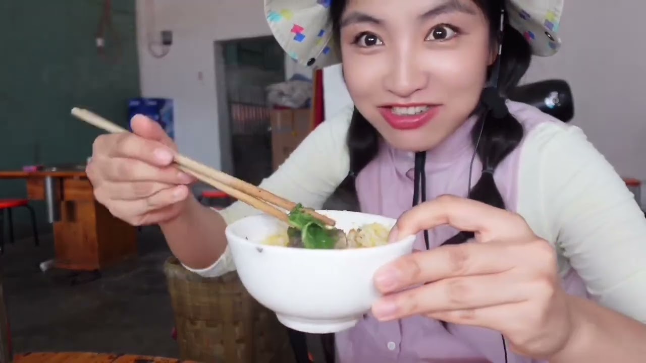 贵州兴义｜安章查伍哥马板肠 安章菜市场里的美食 #兴义 #贵州兴义 #牛杂 #贵州#安章