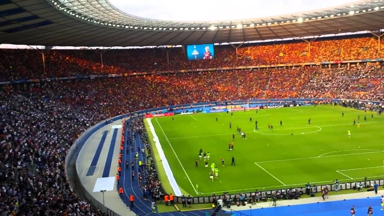 JUVENTUS-barcellona Curva Sud: Annuncio formazioni e un coro da BRIVIDI...mp4