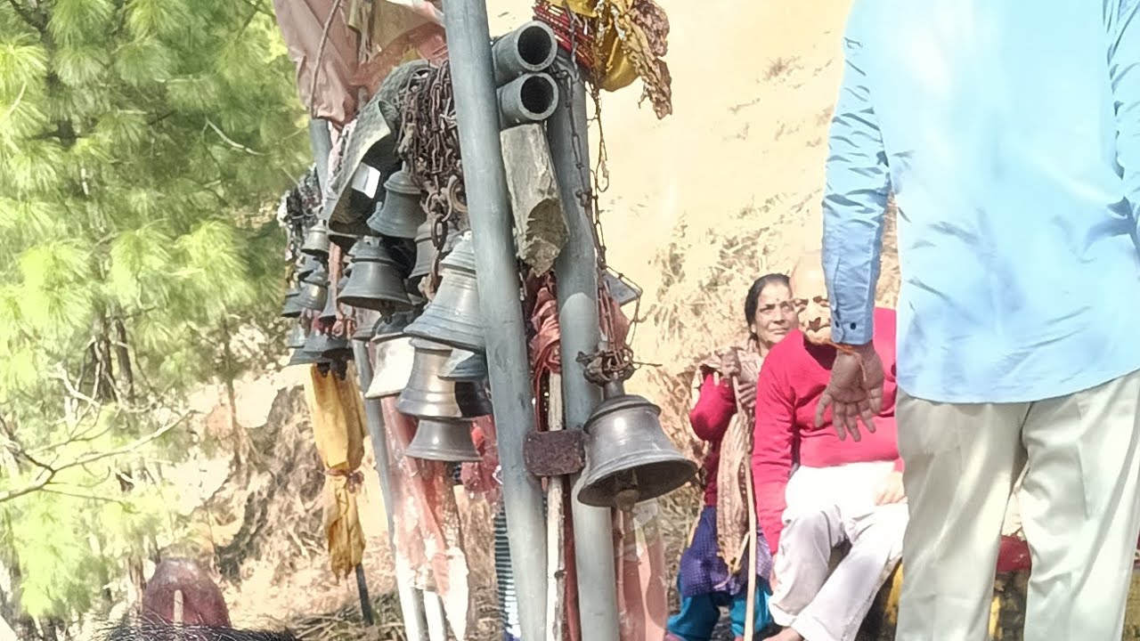 आज हम निकल पड़े अपने  गाँव में पूजा करने चलते चलते थकान से चकनाचूर हुए