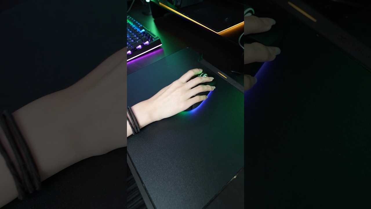 Pair a compatible Razer mouse with the Razer HyperFlux V2 Wireless Charging System &ndash; Hard edition.