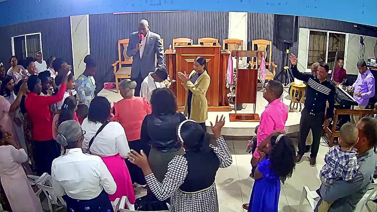 Culto a Jeohva: Presiden los jovenes.