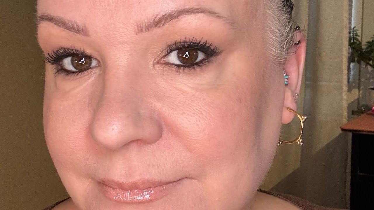 Trying out my new Fara Homidi bronzer in Bois and using 3 of my Lisa Eldridge liquid eyeshadows. 
