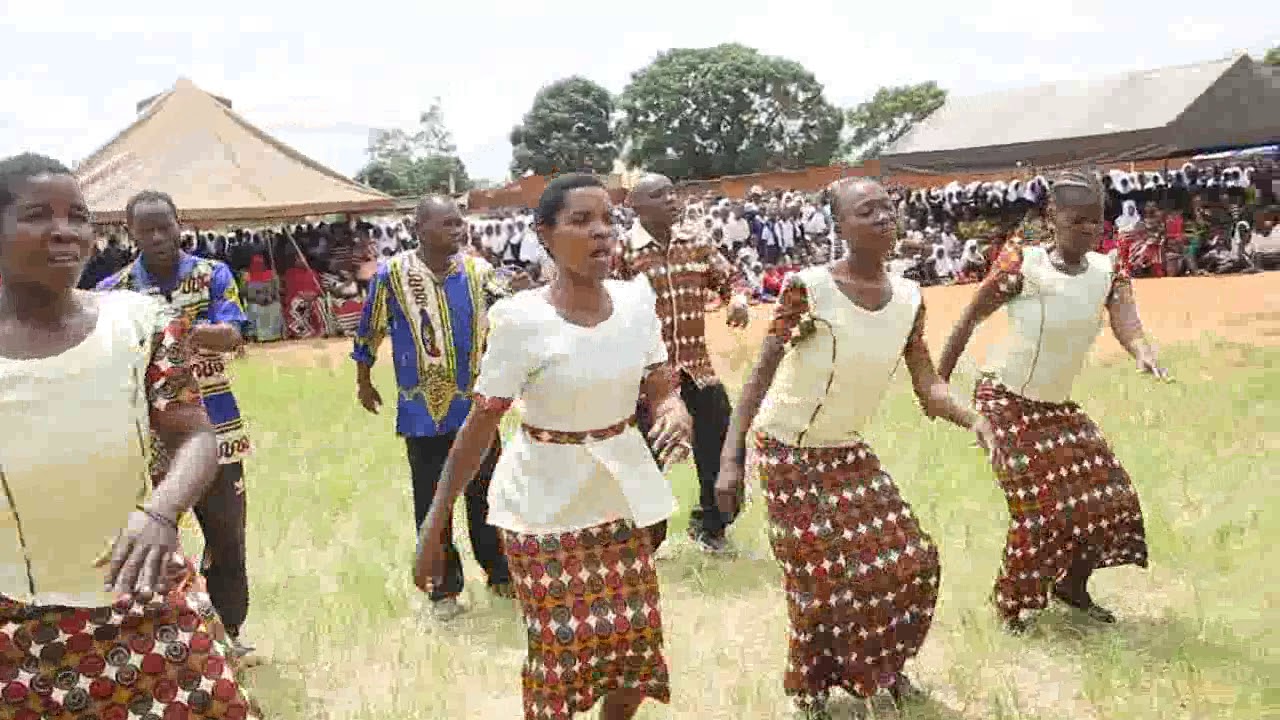 Nyota ya Ruvuma wakitumbuiza sikuvya maadhimishi ya wanawake yaliyofanyika kimkoa namtumbo