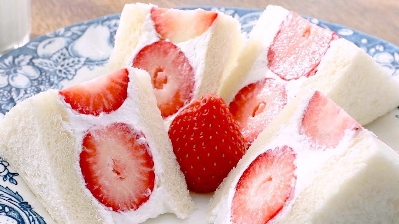 Strawberry Sandwich Recipe | 딸기 생크림 샌드위치 만들기 | Fruit Sandwich | Dalcook 달쿡
