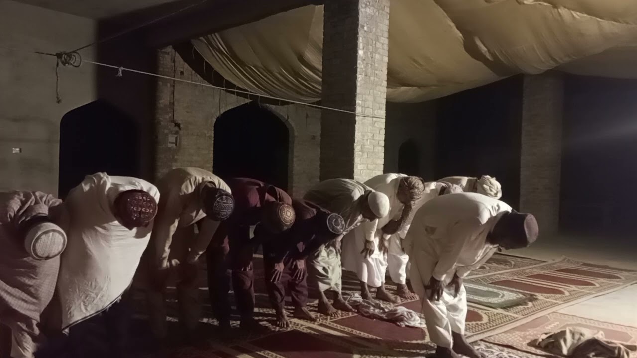 جامعہ فیضان دستگیر میں 24روزے کی نماز تراویح میں 26سپارے کی خوبصورت تلاوت سماعت فرمائیں شکریہ 