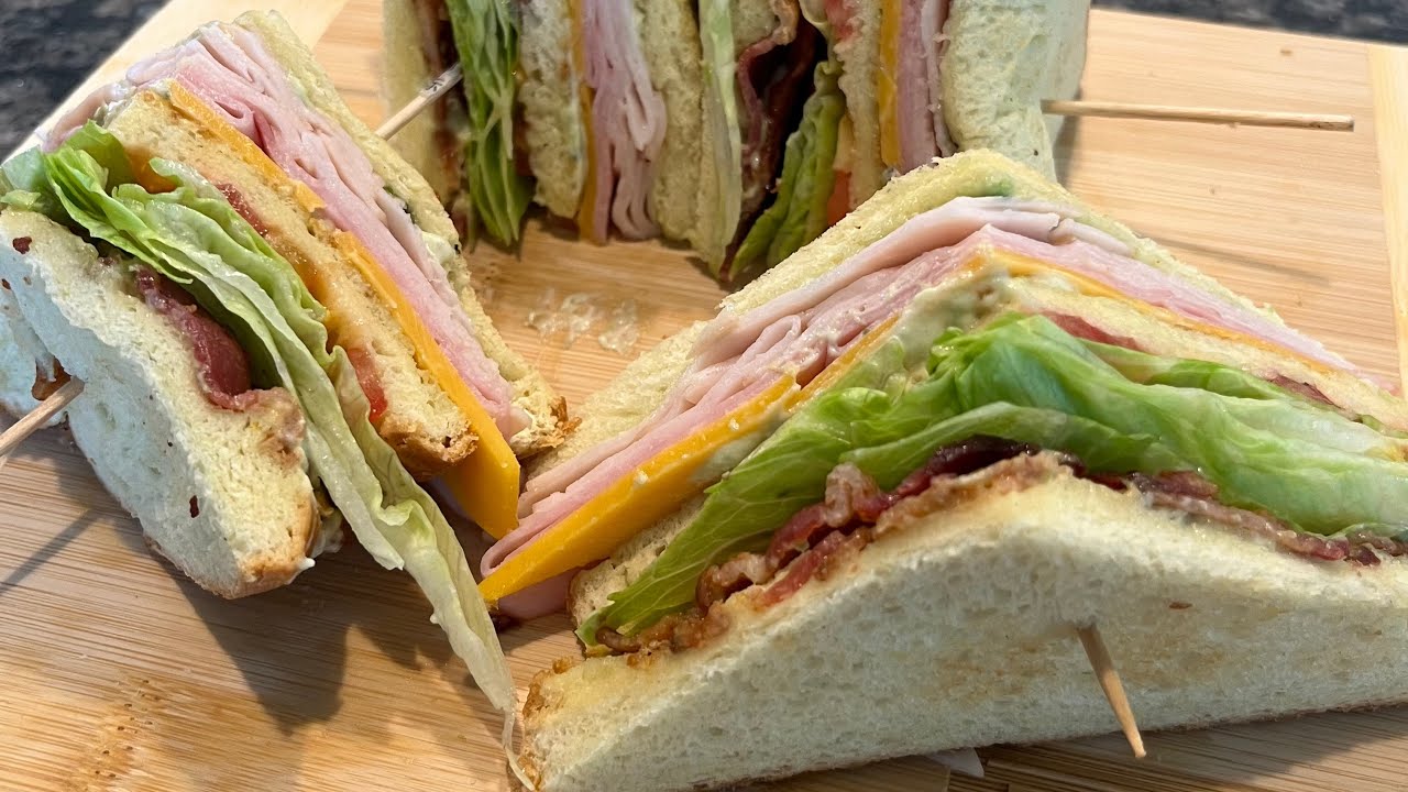 Club Sandwich with Avocado Mayo! 🥪🥑🥓 #clubsandwichrecipe #barsfoods #avocadomayo