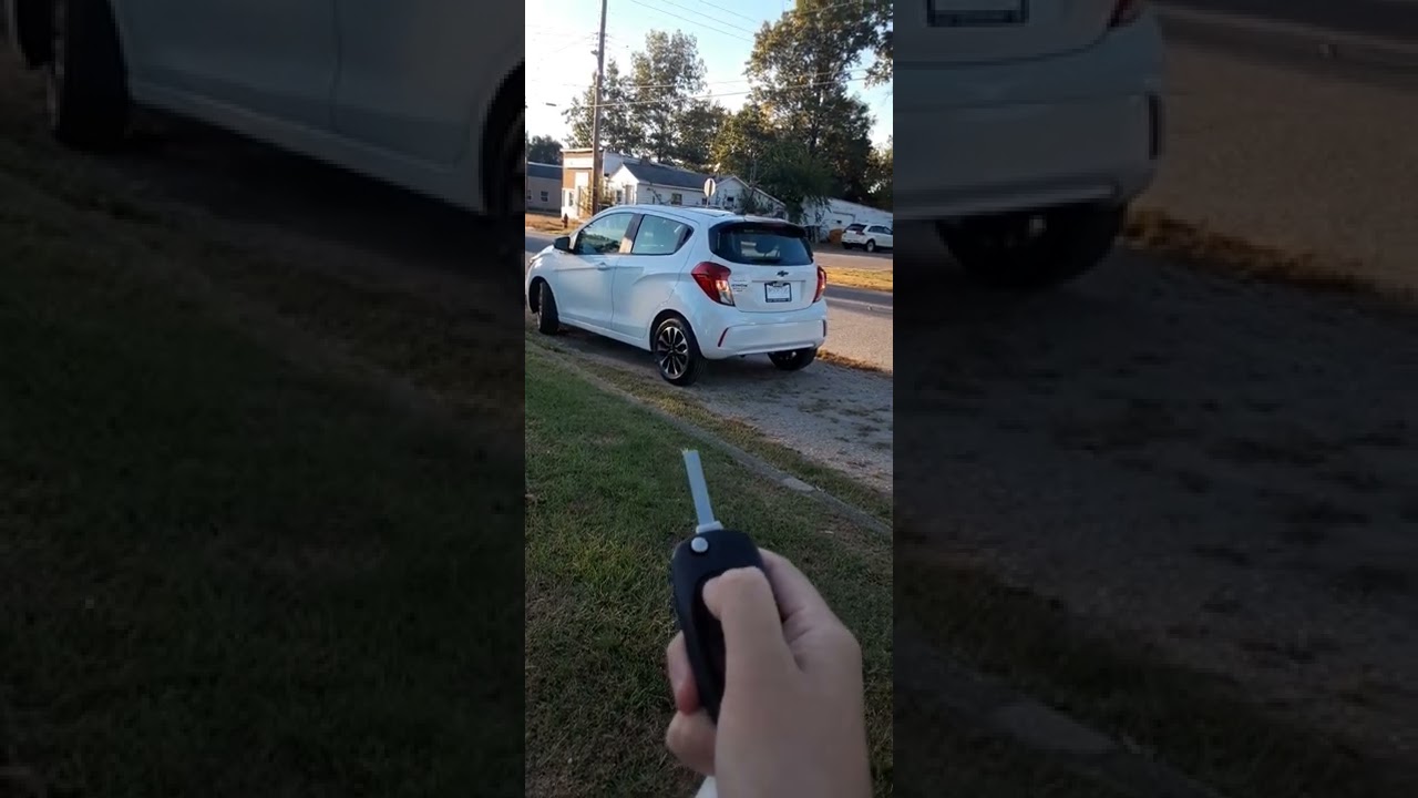 2022 chevrolet spark 1LT special edition package showing key fob unlocking and locking