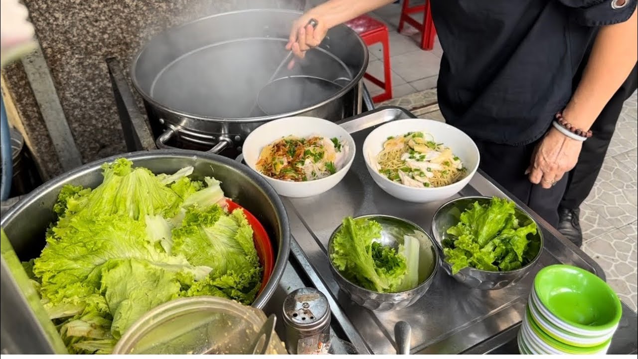 MIẾN MÌ GÀ HẤP DẪN - Hellolydaily #food #dailyvlog #streetfood #cooking #hellolydaily 