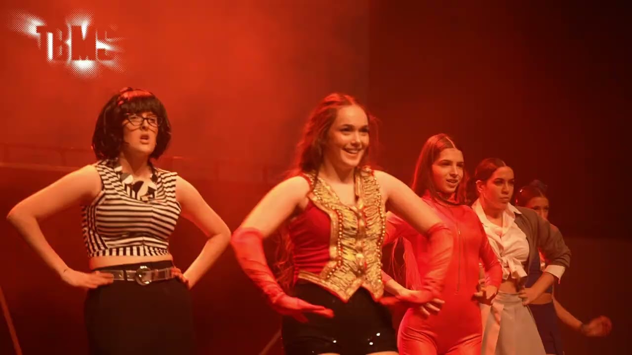 TUS BOTINES ME SUENAN X / Video Trailer