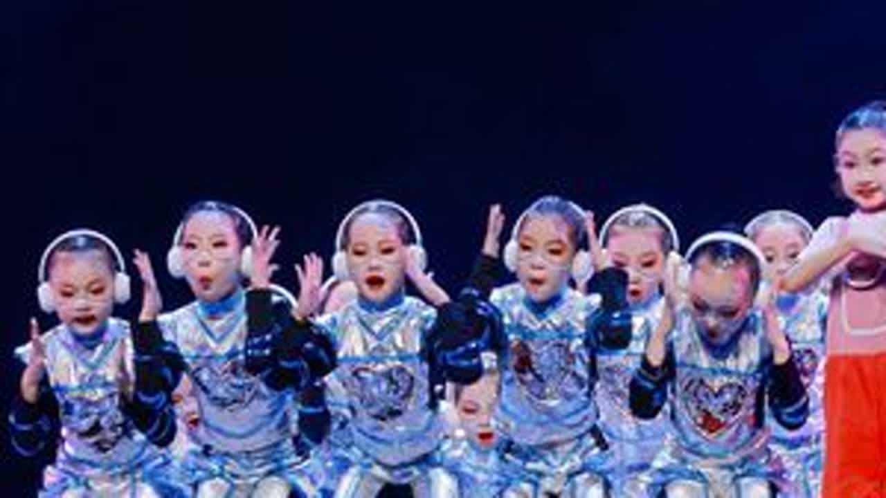 又一个适合幼儿跳的群舞完整版剧目来啦！ 少儿群舞《有AI的时光》#小兰花奖 #小兰花小小舞蹈家 #少儿群舞 #舞蹈 #舞蹈剧目推荐