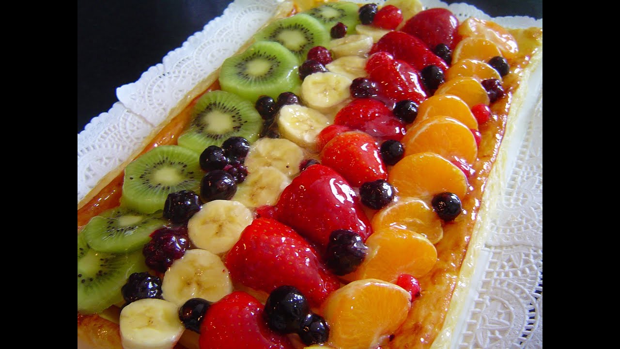 BANDA DE HOJALDRE CON CREMA Y FRUTAS (POSTRE FÁCIL)