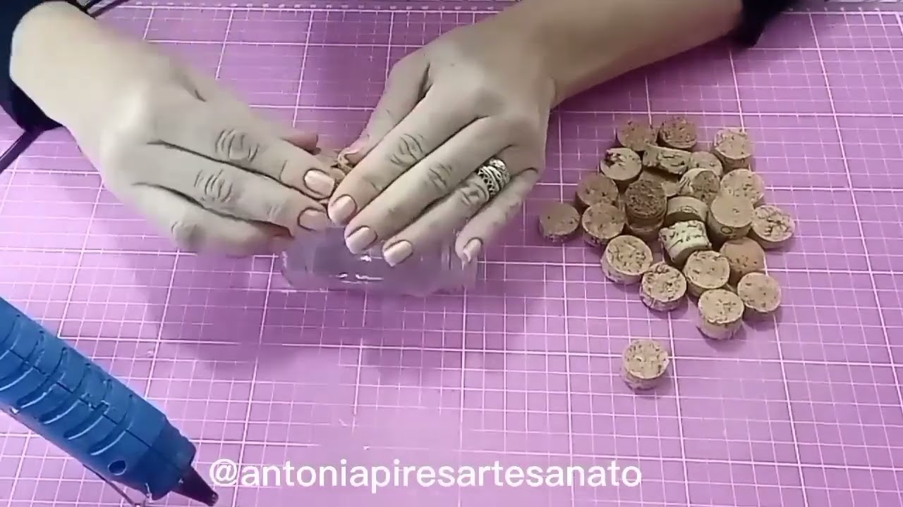 Diy Ideia com rolhas ! você vai amar o final !