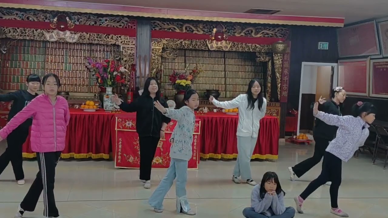 练习二（屋伦嘎嘎自学舞蹈课堂）