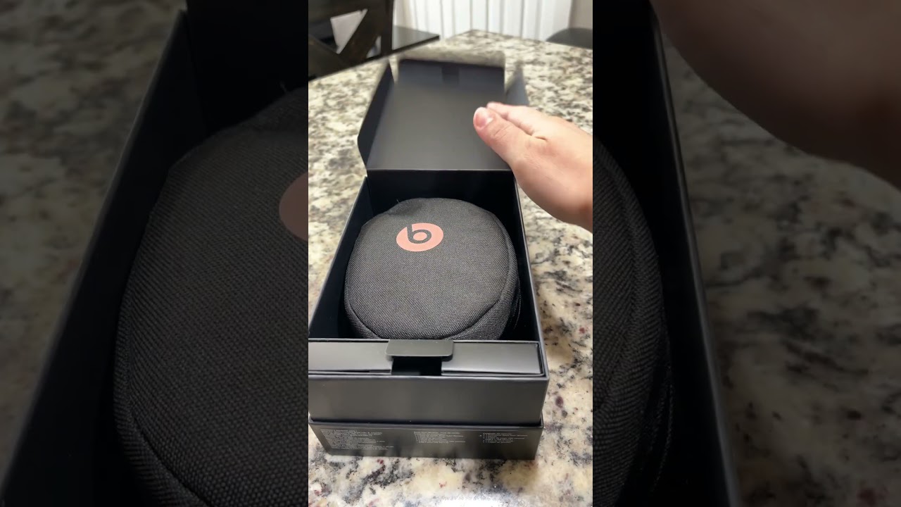 Unboxing Beats Solo 3