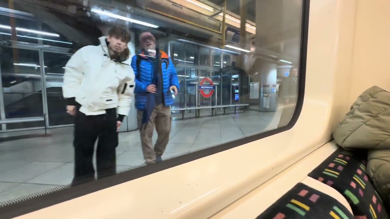 Onboard S7 Stock District Line from Victoria to Enbankment