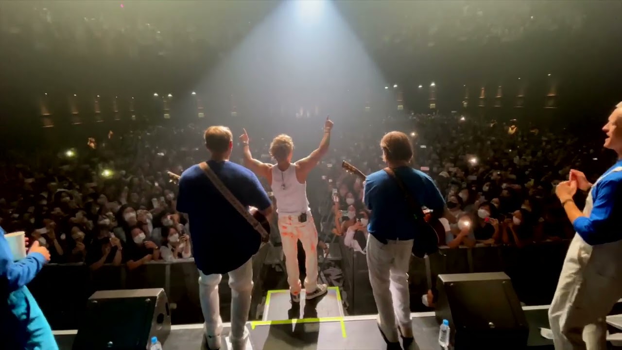 Christopher - Bad (crowd encore live in Korea)