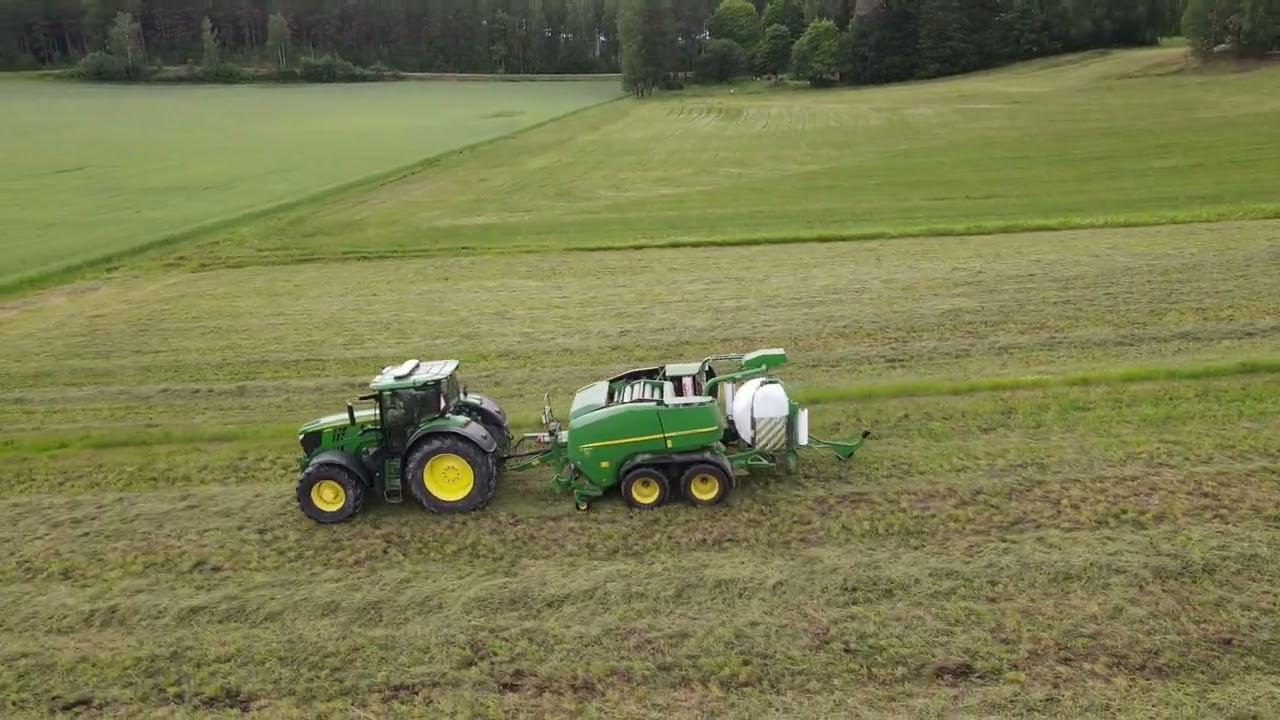 John Deere C441R baler in action