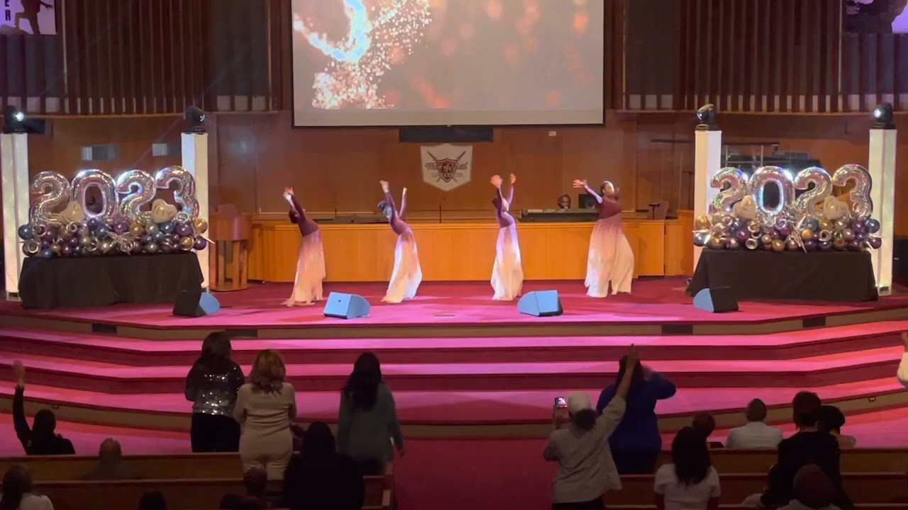 “Set the Atmosphere” by Kurt Carr Watch Night Praise Dance