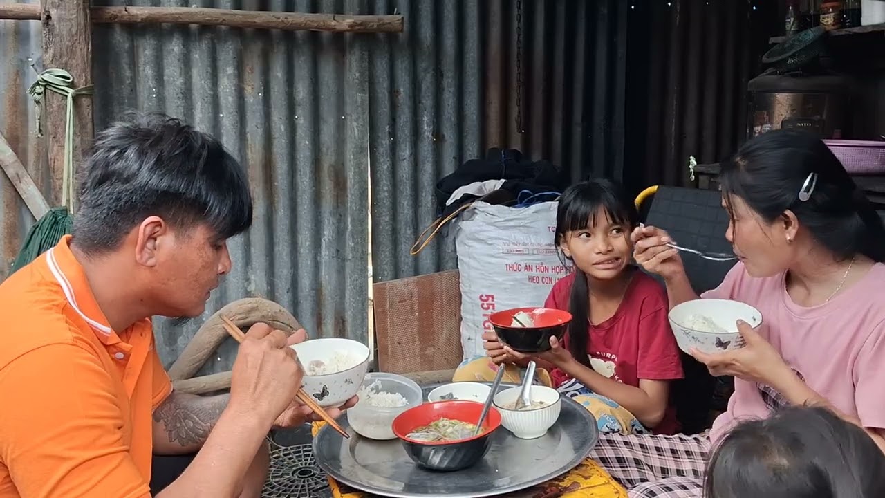 Mời mọi người dùng bữa 