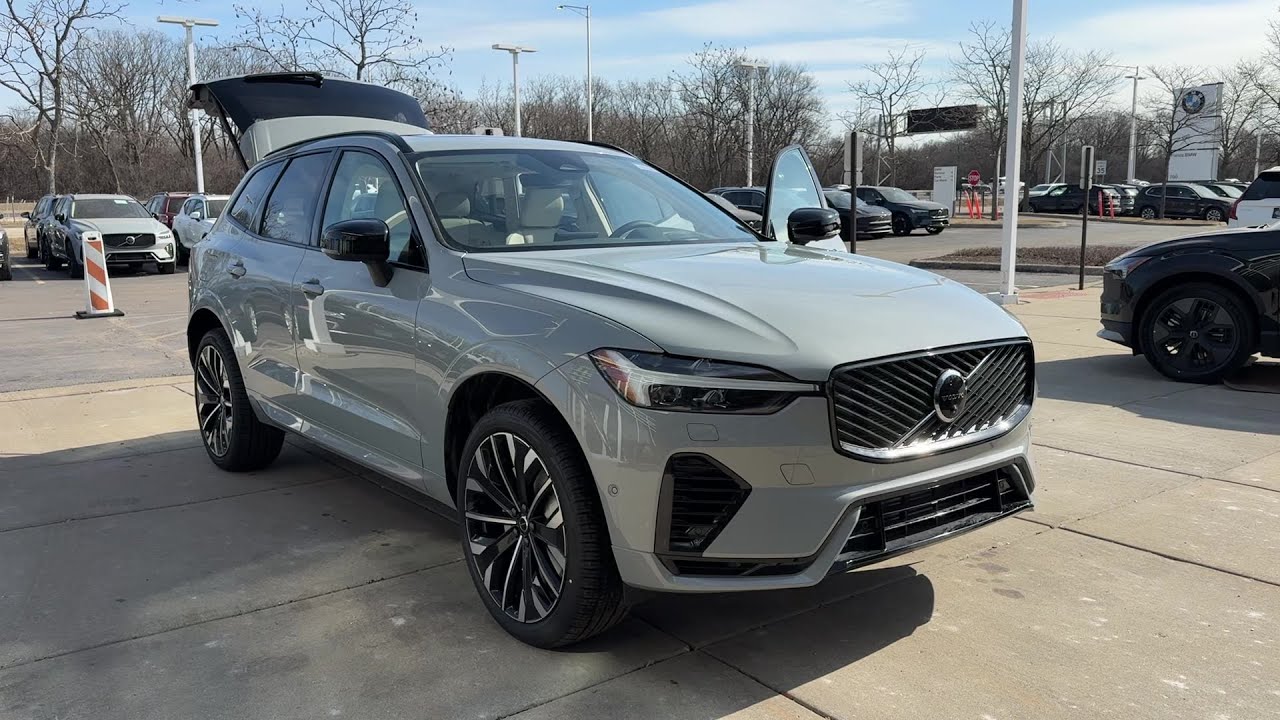 2026 Volvo XC60 Plug-In Hybrid Ultra Highland Park, Evanston, Deerfield, Lake Forest, Winnetka, IL
