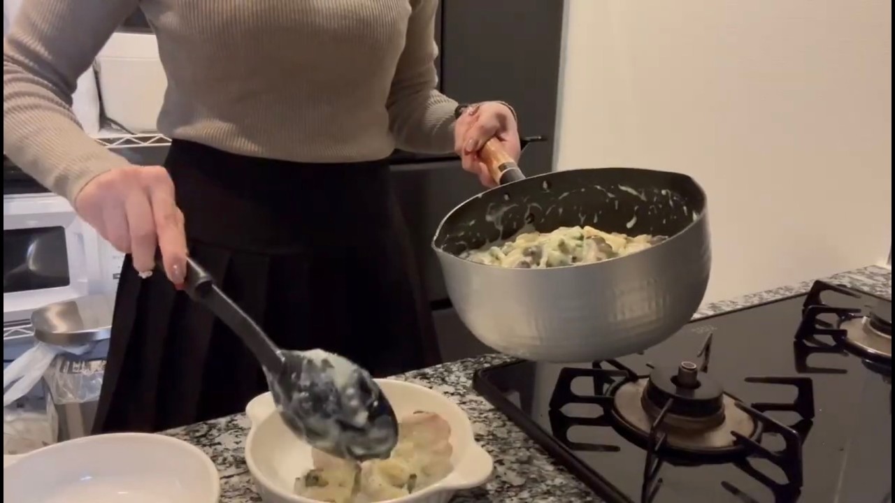 熱々とろ〜りグラタンと彩りサラダ🥗彼が喜ぶ晩ごはん🤭