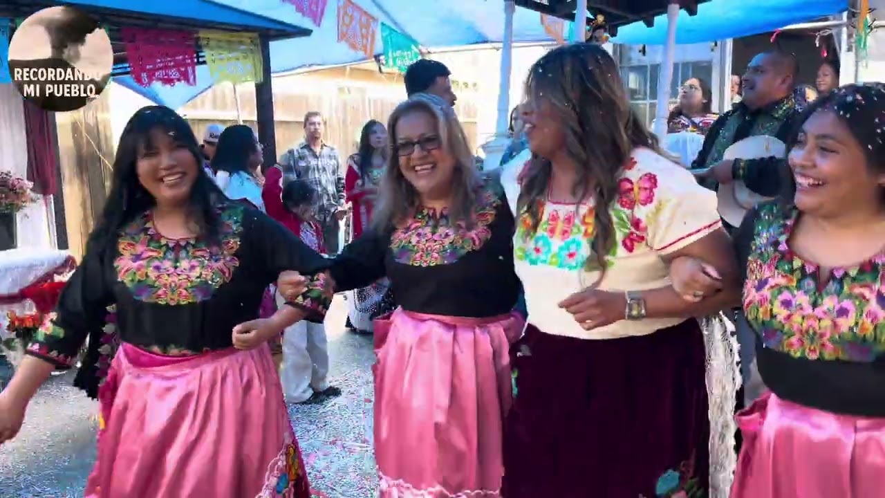 Cargueros, Juan y Verónica Rendón R. Reciviendo al Divino Salvador.