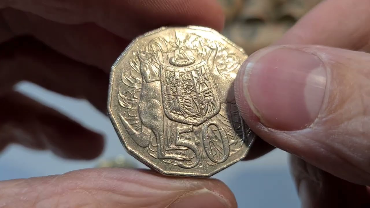 Tassie Coin Hunter Just Found 2010 50 Cent Upset Coin Error.