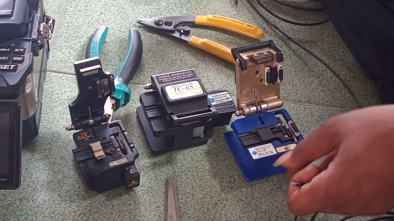 Potong fiber pake gunting? Pemotong kuku? atau cleaver?