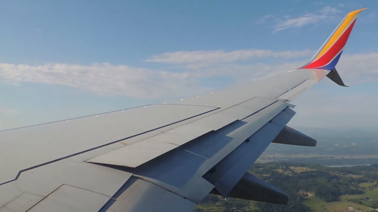 Southwest Airlines Boeing 737-800 [N8303R] descent and landing in PDX